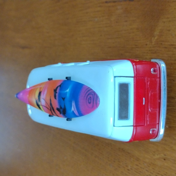 Volkswagen Classic Bus with Surfboard and Two VW Beetle Love Bugs Set/3 - Picture 16 of 17